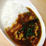 じまんや - 甘辛、祥ちゃんカレー
おそば屋さんのカレーを思わせる優しい甘さの中にピリッと辛さが。
じまんやオーナー高津祥一郎氏考案！！