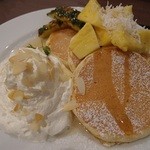 マノア パンケーキ ハウス - パイン＆ココナッツパンケーキ（５９０円、税別）