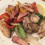 なつ石 - 厚岸牡蠣とベーコン炒め