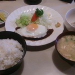 ハチロー - ハンバーグ定食　700円