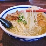 火鳥 - 塩は細麺です（塩鶏中華そば）