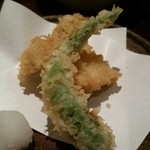 蕎麦ひら井 - 穴子と万願寺唐辛子の天ぷら。