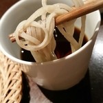 蕎麦ひら井 - もりそば つゆに浸して。