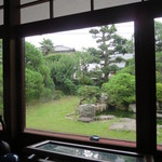 神社そば　村の下 - 席からのお庭