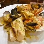 a table - ブイヤベース