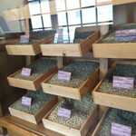 Fula lafu - 店内…コーヒー豆が並んでいます