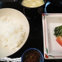 貴久政 - ご飯　味噌汁　ちりめん山椒　香の物