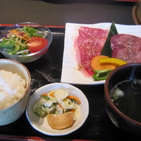 米澤牛DINING べこや - 焼肉ランチ(ロースとタンを選択)