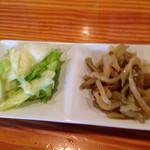 石田てっぺい - サービスのザーサイとキャベツ