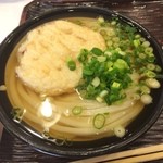 うどん 丸香 - 冷やかけに丸天。夏の暑い最中に、このすっきりとした冷たい出汁はたまりません ＞＜
