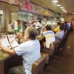 Liliha Bakery - カウンター席がレトロで素敵なダイナー