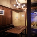 Yakitori Baru Joni To Ri - ガラス張りの6名様用個室