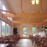 大地のテラス - 明るくキレイな店内です