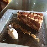 富士屋ホテル ラウンジ - マーブルケーキ 寄せ木風
            うつくしい！