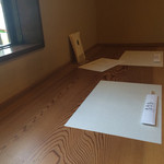 隆兵そば - 4席。テーブル席もあります。