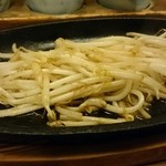 塩梅 - サービスのモヤシ焼き