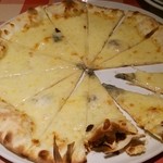 Pinokio - ４種のチーズピザ