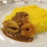 グリル ウィステリア - シーフードカレーのアップ！
            カレーがというか、カレーもうまいがシーフードがゴロゴロしてることに感動があった。