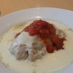 洋食こいで亭 - トマトソースとホワイトソースのコントラストがよい「ロールキャベツ」