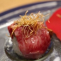 スダチ - 牛ロースの焼きおにぎり。フォアグラを挟んで