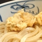 手打うどん すみた - 親子ぶっかけ(850円)・鶏天は胡椒が効いてるね