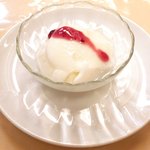 チャイナ 三丁目 - ≪'15/07/30撮影≫冷やし中華 1600円 の杏仁豆腐