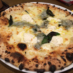 ダ・ボッチャーノ - 四種のチーズのピッツァ