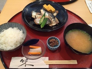 和食たかはし - 煮魚定食。お上品。お魚は２種類。