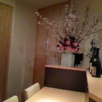 存在感がありながらも楚々とした佇まいの生け花