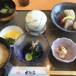 Daichousou - 大潮荘にて昼食は刺身御膳で、刺身も美味しい鯛飯も最高！