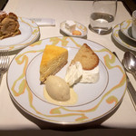 40465886 - ケーキ２種、アイスクリームのセット ＋オマケのケーキ