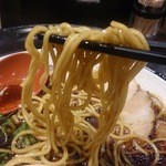 大阪ブラックの麺リフト