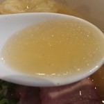 支那そば 八雲 - 白だしのスープ