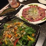 Niku BAR yamato - サラダとお肉のカルパッチョ