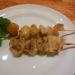 ホルモン酒場とん平 - 美人串（豚足）