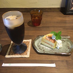 マハロン - チーズケーキはベイクドチーズケーキとレアチーズケーキの二層になってました✨
                                幸せな気分になりました