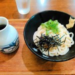 めん処 栄家 - 冷やしうどん。形的にはぶっかけです。