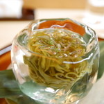 松川 - 【夏】氷の器に熊笹を練りこんだひやむぎ、じゅんさいを添えて(2015.08.01)