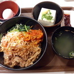 すき家 - 牛ビビンバ丼定食580円
冷やっこ110円