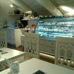 スィーティーズ - 白い可愛い店内