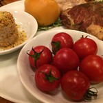 ピッツェリア パーレンテッシ - 本日の食材説明から。このトマトを摘んではいけないという拷問。