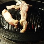 カルニチン堂 - 全てジンギスカン鍋で焼きます