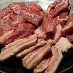 Karunichindou - 肉３種盛り(説明なし)