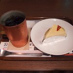 上島珈琲店 - アイスコーヒーとチーズケーキ