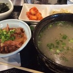Yakiniku Horumon Gyuute Ru Ryourianiki - あにきスープ定食 ¥850（税込み）