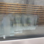 甘味処 クールハウス - 窓ごしに氷柱が見えます。