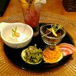 ダイニングカフェ　カフー - 前菜　自家製野菜のピクルス、生もずく、しりしりラペ、ゴーヤの炒めたもの、ジーマミー豆腐