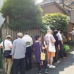 武蔵屋 - 時間が経つにつれて行列が延びて行きます