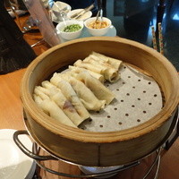 中国料理 「王朝」 ヒルトン名古屋 - 作り置きしたものが蒸し器に入っています。その場で作るのはやめたようです。