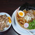 麺王 みらい - チャーシュー麺&チャーシュー丼